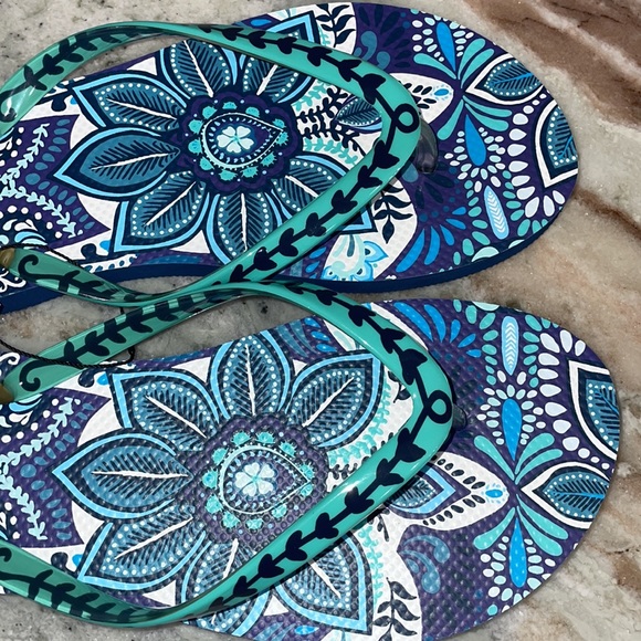 NWT Vera Bradley Flip Flops - Blue Island Medallion - Women's Medium Sz 7/8 - Picture 8 of 10